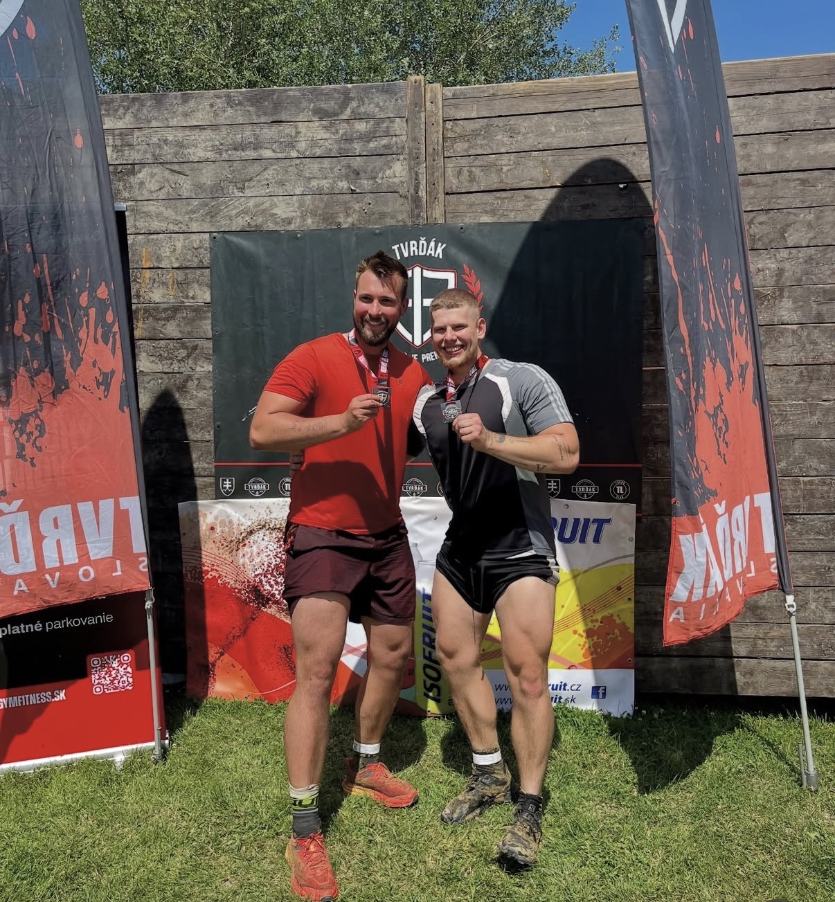 Jakub Boško s klientom — Tvrďák obstacle race
